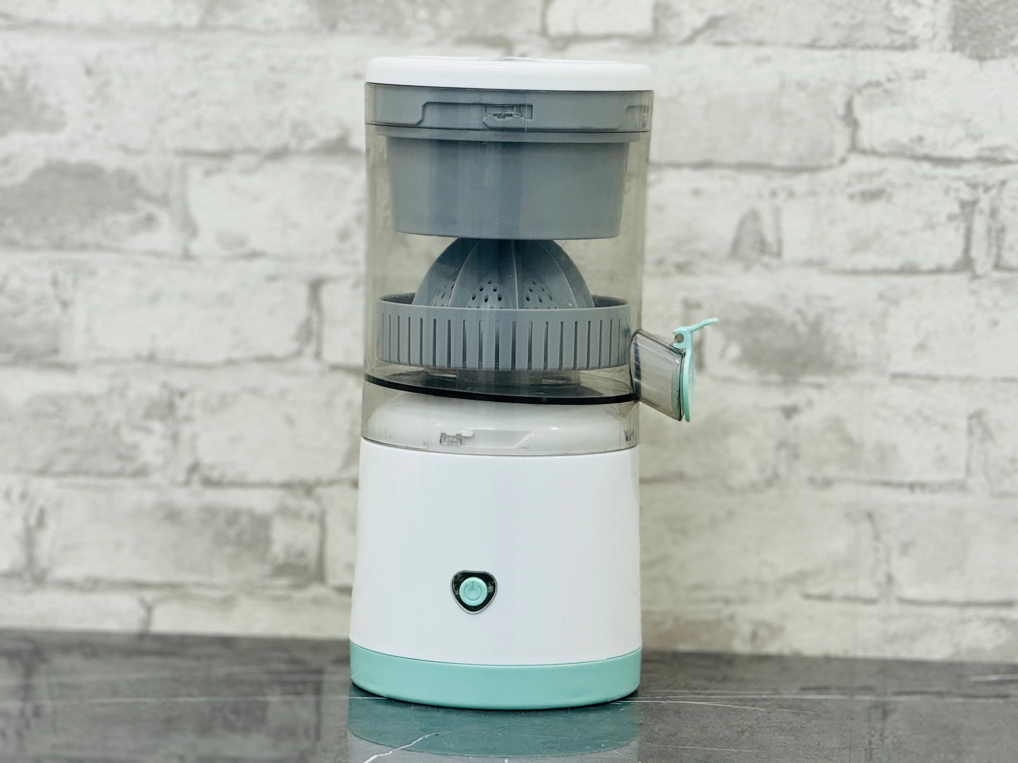 Rechargeable Fruit Juicer Squeezer - Image 2
