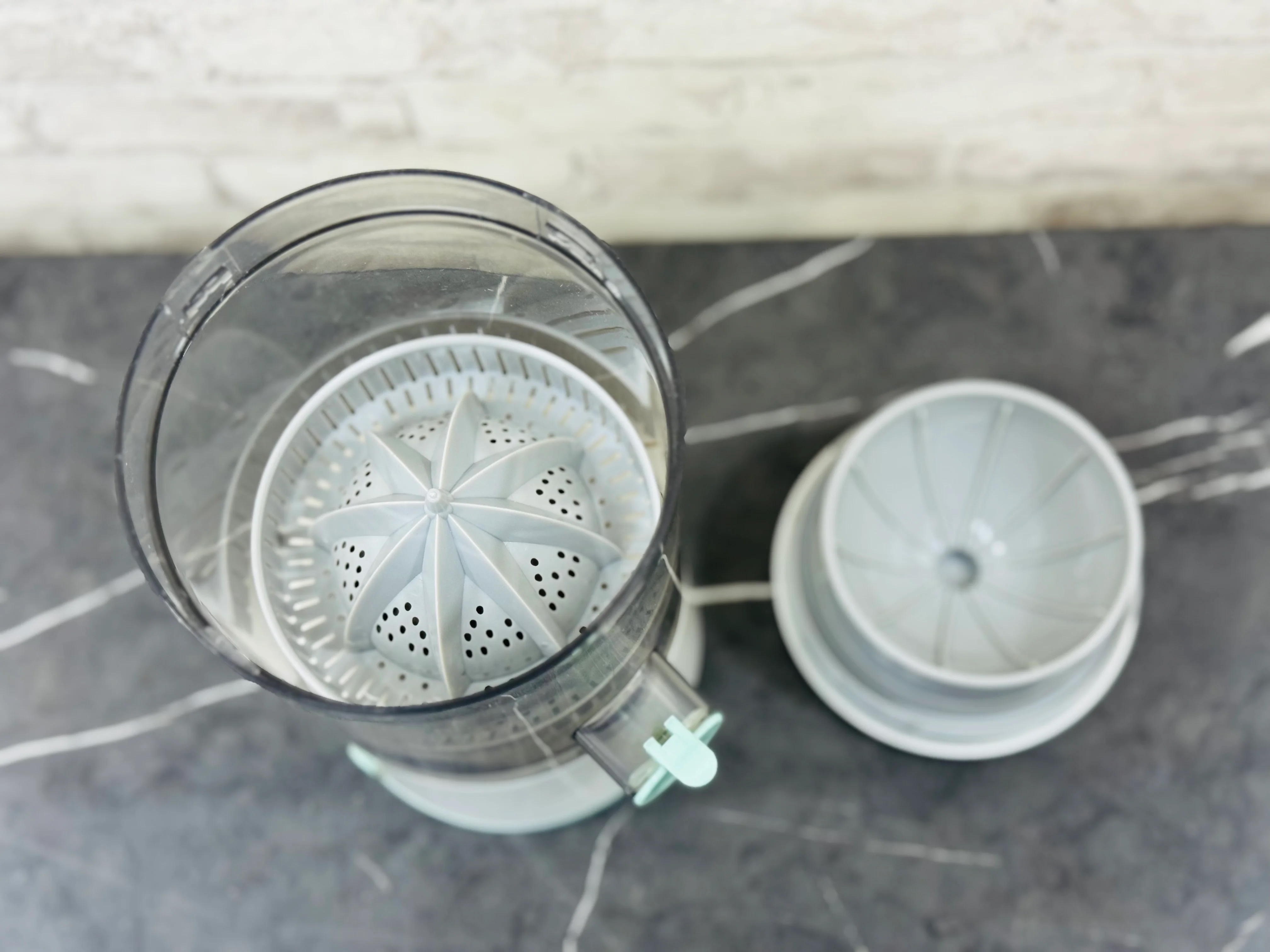 Rechargeable Fruit Juicer Squeezer - Image 3